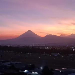 Amazing Volcano Views In Front Of Airport Apartment